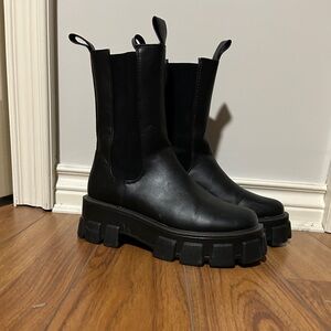 Black Chunky Chelsea Boots
